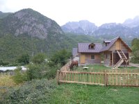Tanya az Albán Alpokban