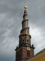 A Megváltó Templomának tornya Christianshavn-ben, Koppenhága