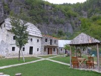 Theth, falusi kőházak az Albán Alpokban
