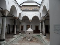 Szarajevó, egykori korániskola, ma múzeum  Gazi Husrev bej mecsetjénél